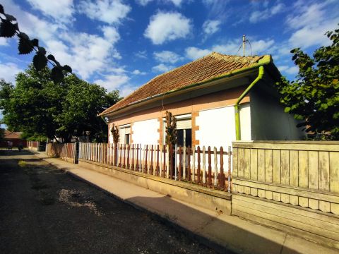 Eladó Ház 5122 Jászdózsa , Coop Közelében