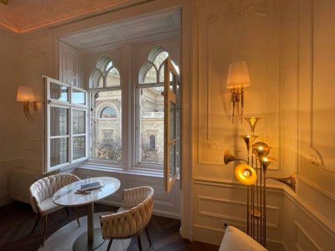 Kiadó Lakás 1051 Budapest 5. kerület Szent István térre néző extravagánsan klasszikus lakás