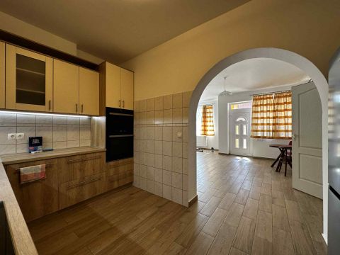 Eladó Ház 7095 Iregszemcse , Exkluzív rezidencia, 2,75 ha saját terület, modern lakóház