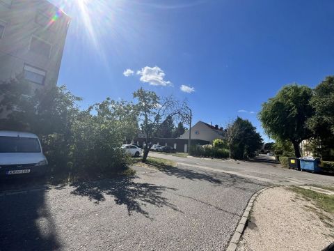 Eladó Parkoló 6000 Kecskemét , MÁTYÁS KIRÁLY krt.-on 19 m2-es garázs eladó!