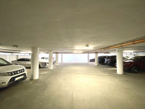 Kiadó Parkoló 1071 Budapest 7. kerület Városliget közelében, Újszerű házba KIADÓ pakrolóhely 