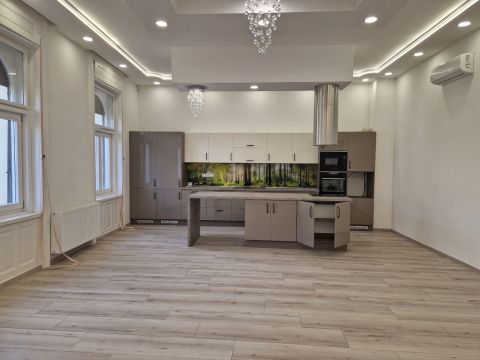 Eladó Lakás 8360 Keszthely 
