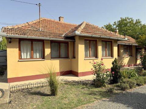 Eladó Ház 5672 Murony , Zöldövezetben, kulturált utcában.