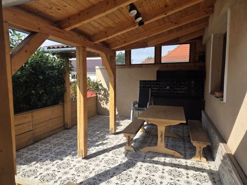 Eladó Ház 2766 Tápiószele , 1439 m2 telken, 2 különálló ház, összesen 120 m2 lakótérrel