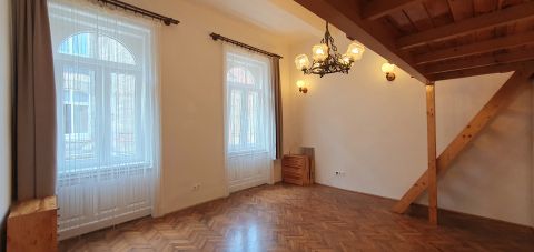 Eladó Lakás 1074 Budapest 7. kerület , Galériás, költözhető lakás a New York Café szomszédságában!