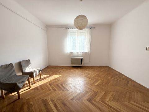 Eladó Lakás 1101 Budapest 10. kerület , X. Pöttyös utcai metrónál, 1 szobás, 34m2-es lakás.