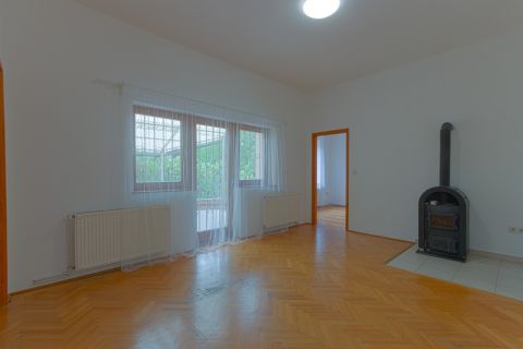 Kiadó Ház 1147 Budapest 14. kerület , Alsórákos legjobb részén 6 szobás ház  hatalmas saroktelken!