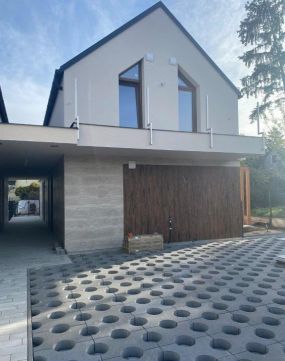 Eladó Lakás 8624 Balatonszárszó Partközeli 65,92 m2 saját kertes lakás!