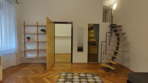 Eladó Lakás 1067 Budapest 6. kerület 6. kerületi lakás, rendezett társasházban 