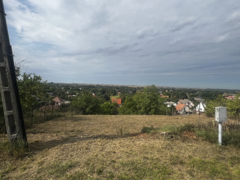 Eladó Telek 2458 Kulcs Panorámás építési telek