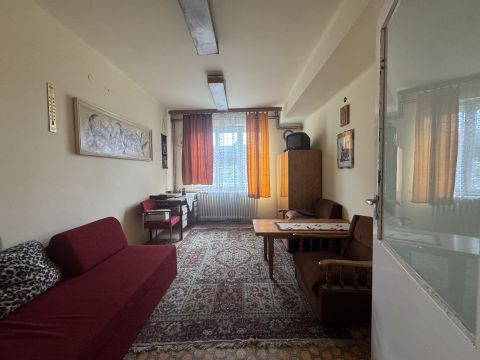 Eladó Irodaépület 2164 Váchartyán 