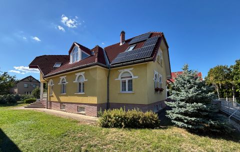 Eladó Ház 9700 Szombathely , Kámon/2 szint/N+5szoba/garázs/kertvárosi környezet !