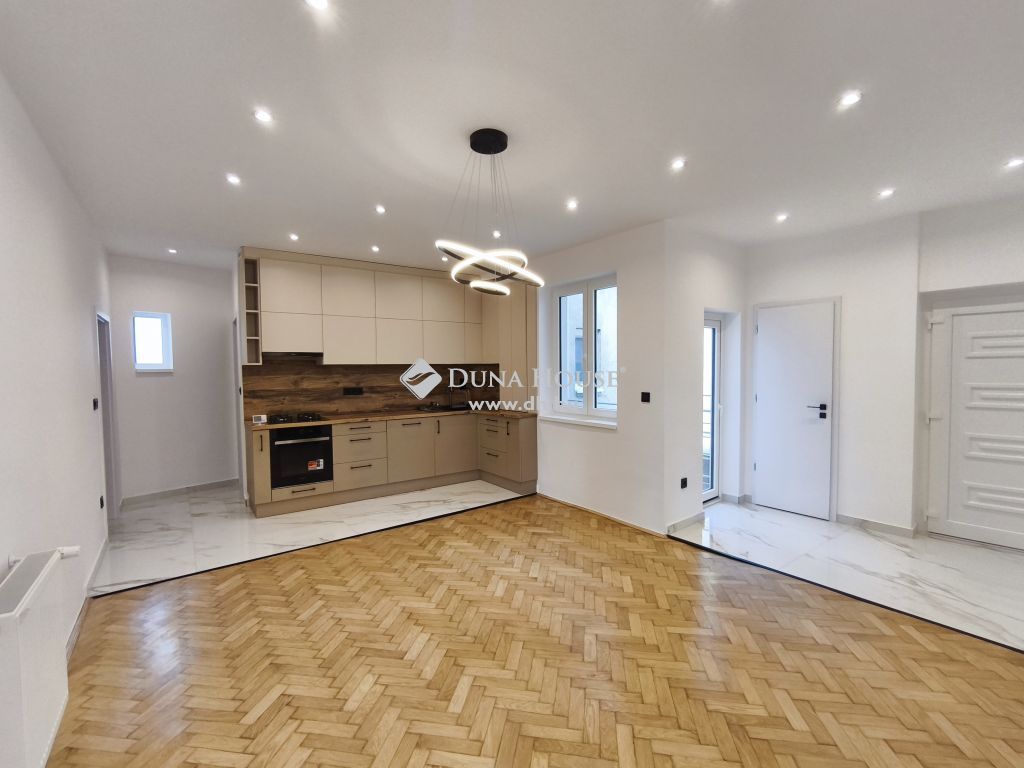 7621 Pécs — 1/19