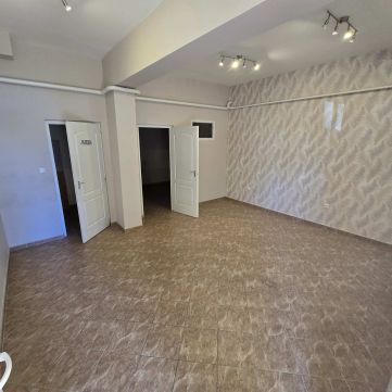 Eladó Üzlethelyiség 6050 Lajosmizse , ELADÓ ÜZLETHELYSÉG A VÁROSKÖZPONTBAN!