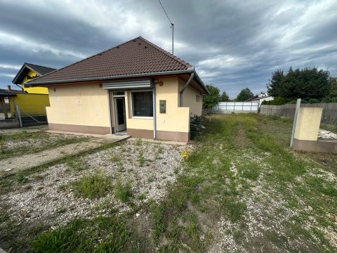 Eladó Ház 2376 Hernád , központ
