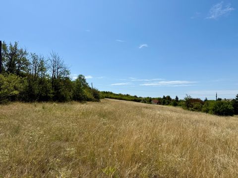 Eladó Telek 8175 Balatonfűzfő , Csendes családi házas kertvárosi övezetben