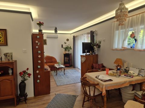 Eladó Ház 8600 Siófok , vízközeli, újszerű családi ház, kedves kerttel