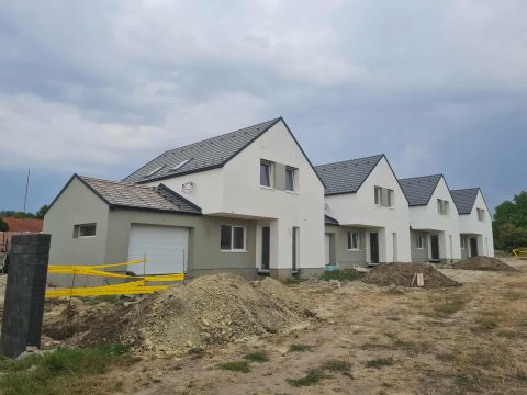 Eladó Lakás 8095 Pákozd , NAGY CSALÁDOK FIGYELEM!