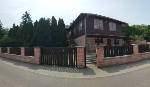 Eladó Ház 2217 Gomba , Gombán panorámás, luxus minőségű otthon eladó. 