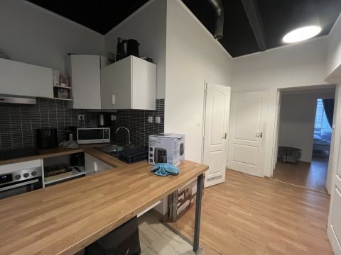 Eladó Lakás 1085 Budapest 8. kerület , RIGÓ utcai 4 szobás nagy belmagasságú lakás BEFEKTETŐKNEK!