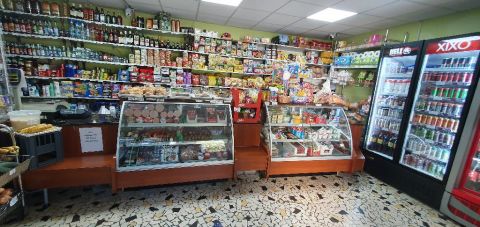 Eladó Üzlethelyiség 8400 Ajka , 8400 Ajka, Csendes