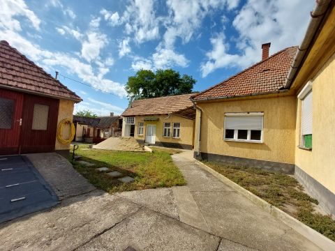 Eladó Ház 6521 Vaskút , Központ közelében