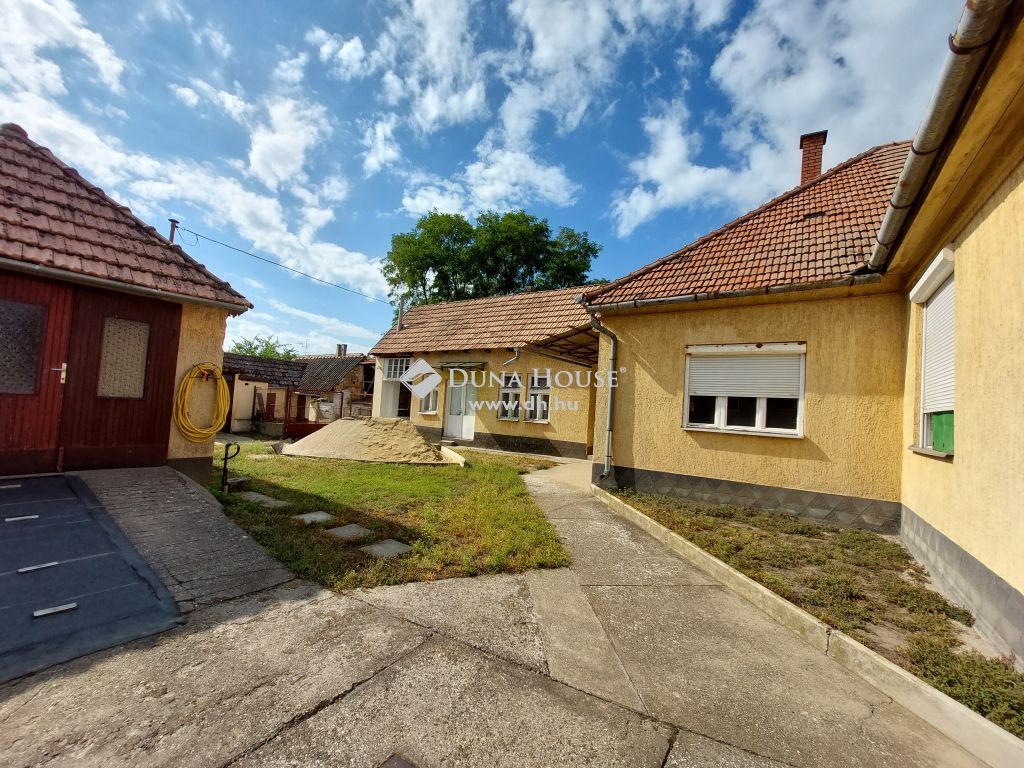 6521 Vaskút , Központ közelében — 1/27