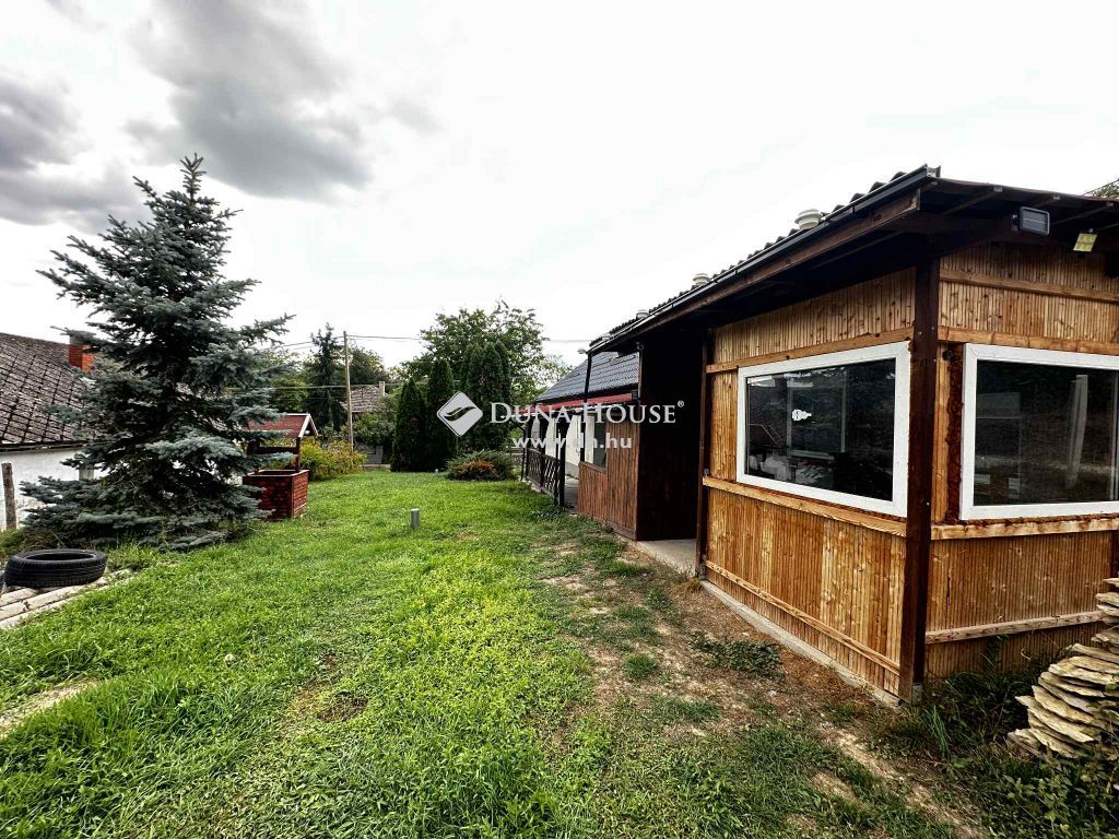 7099 Felsőnyék , 67 m2-es részben felújított családiház közel a központhoz. — 1/29