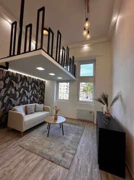 Eladó Lakás 1094 Budapest 9. kerület , Haller park közelében utcai nézetű felújított stúdió lakás
