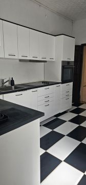 Eladó Ház 8000 Székesfehérvár , Tompa Mihály 27. parkoló