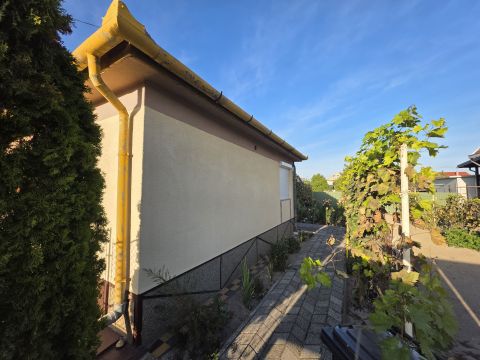 Eladó Ház 2371 Dabas Dabas-Sáriban központhoz közel!