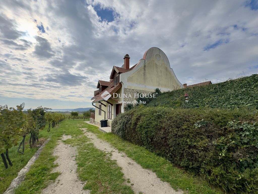 8230 Balatonfüred , Panorámás ház, telek — 1/15