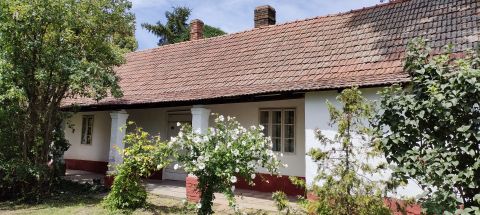 Eladó Ház 5130 Jászapáti Panna tó szomszédságában.