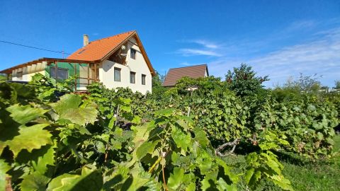 Eladó Ház 8229 Csopak , Timár József utca