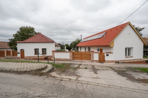Eladó Ház 2852 Kecskéd 