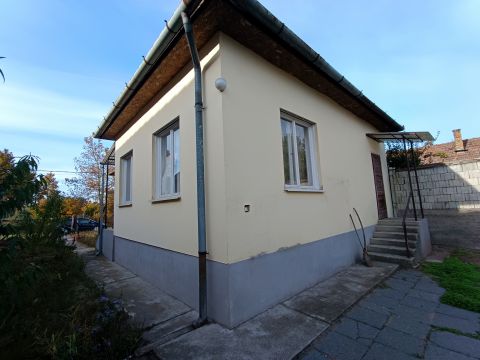 Eladó Ház 2760 Nagykáta , Nagykátán Tóth fatelep közelében 2 szobás ház