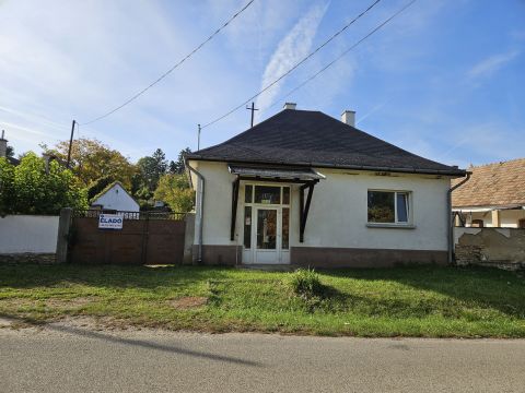 Eladó Ház 8431 Bakonyszentlászló 