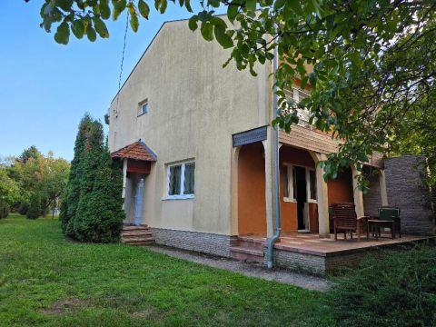 Eladó Ház 8624 Balatonszárszó , 8624 Balatonszárszó, Akácos utca