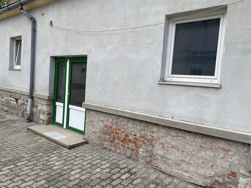 9400 Sopron , Széchenyi tér közelében, befektetési ingatlan eladó! — 1/6