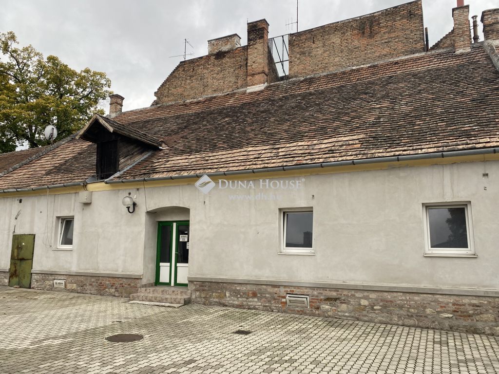 9400 Sopron , KIVÁLÓ HELYEN, SOKOLDALÚ INGATLAN SOPRONBAN! — 1/7
