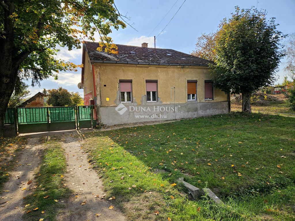 8137 Mezőkomárom , Községház közelében — 1/16