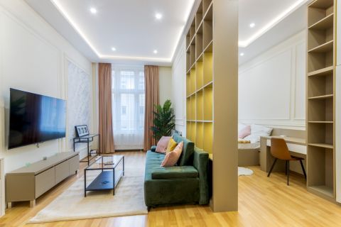 Eladó Lakás 1072 Budapest 7. kerület 4 szobás, 2 fürdős csodaszépen felújított és bútorozott !