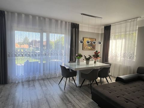 Eladó Ház 2314 Halásztelek , Halásztelken két generációnak is alkalmas családi ház
