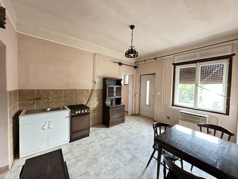 Eladó Ház 6065 Lakitelek , Lakitelek központjában, 3 szoba + nappalis családi ház 