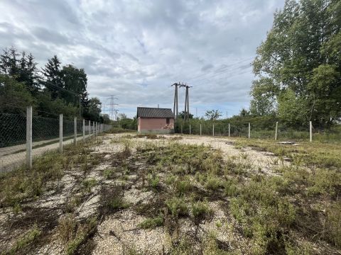 Kiadó Telek 9028 Győr Ipari park mellett telek kis "faházzal" kiadó