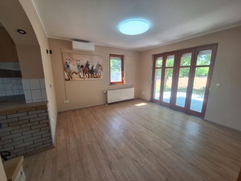 Eladó Ház 6100 Kiskunfélegyháza peremén, nappali + 4 szobás családi ház nagy területtel