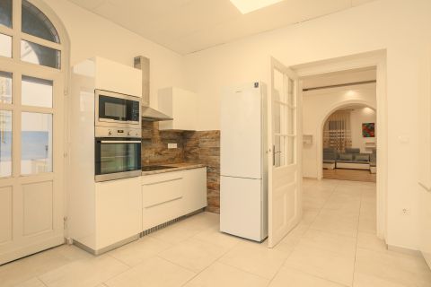 Eladó Lakás 7621 Pécs , Belvárosban 3 szobás kertkapcsolatos lakás eladó! 