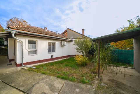 Eladó Ház 2096 Üröm 