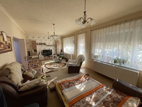 Eladó Ház 2371 Dabas , Templom és kisbolt közelében