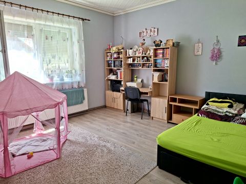 Eladó Ház 2225 Üllő , Üllő Családi ház nagy telekkel